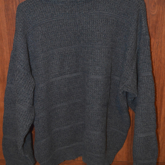 Wash to Wear Size L Grey Knit Sweater - Picture 5 of 5